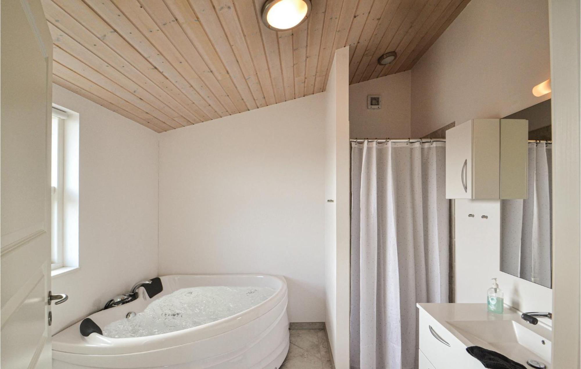Amazing Home In Orsted With Kitchen Zewnętrze zdjęcie